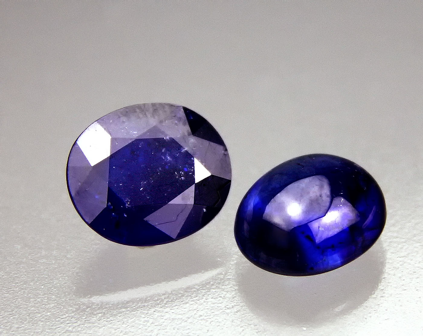 Figure 1. Two blue stones weighing 7.57 ct (left) and 6.62 ct (right) submitted to GIT for testing in May 2012. Photo: Warinthip Krajae-Jan