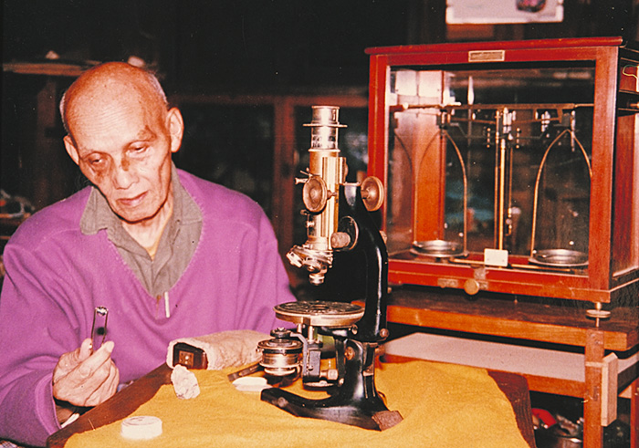 U Thu Daw of Mogok with his microscope formerly owned by ACD Pain