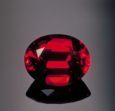 This well-cut Thai/Cambodian ruby shows a combination of both brilliance and extinction. Photo by the author.