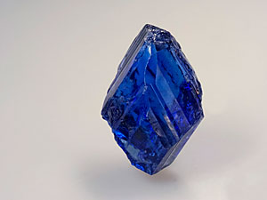 Tanzanite is strongly pleochroic, as the above two photos of the same crystal show. Photo: Wimon Manorotkul/Pala International; specimen courtesy of William Larson
