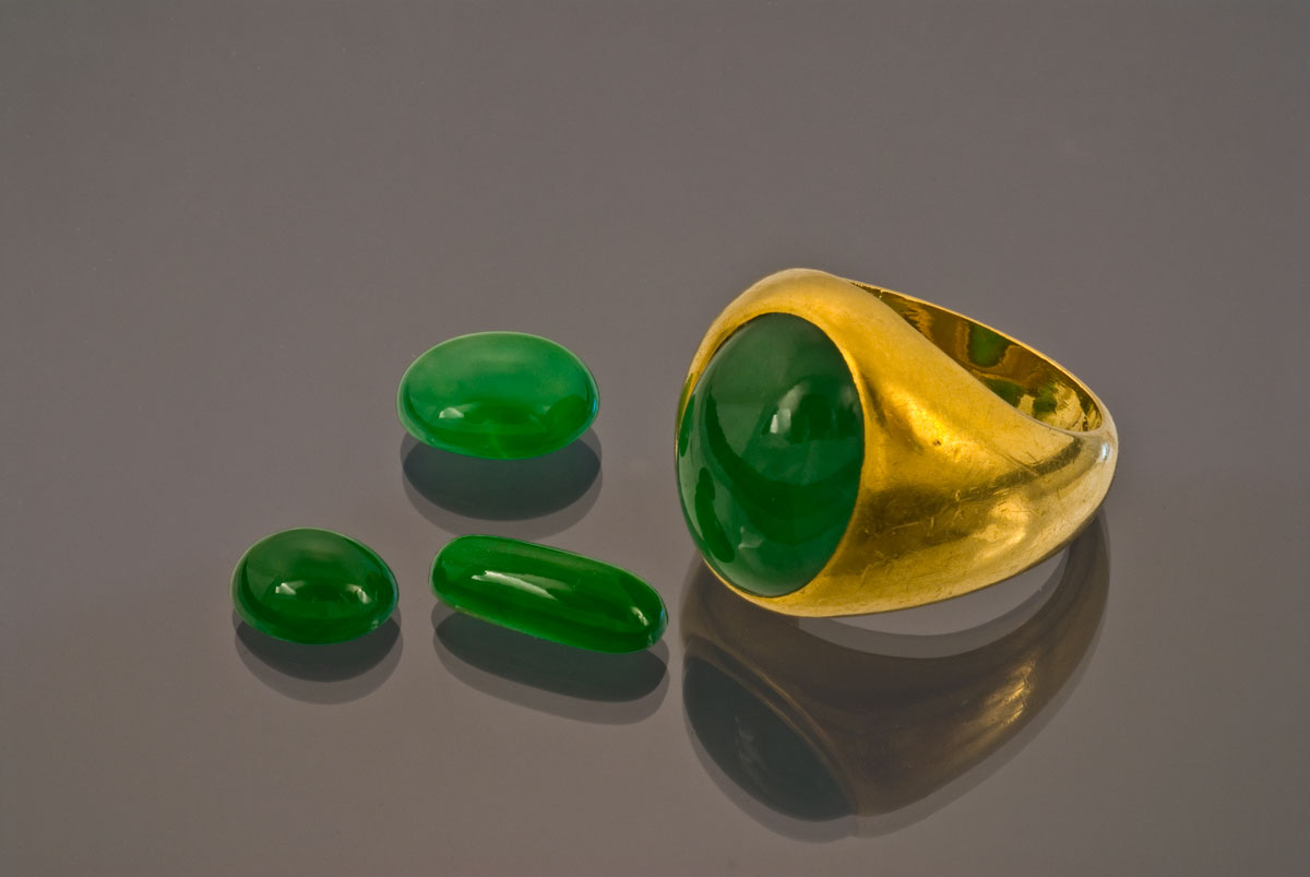 Figure 8. Fei-ts'ui Imperial jade ring and cabochons. Courtesy Pala International; photo: Wimon Manorotkul