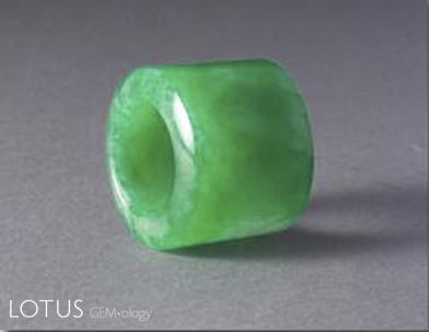 Figure 5. Fei cui thumb ring bestowed by Cixi on Li Lianying; height 2.5 cm, diameter 3 cm.