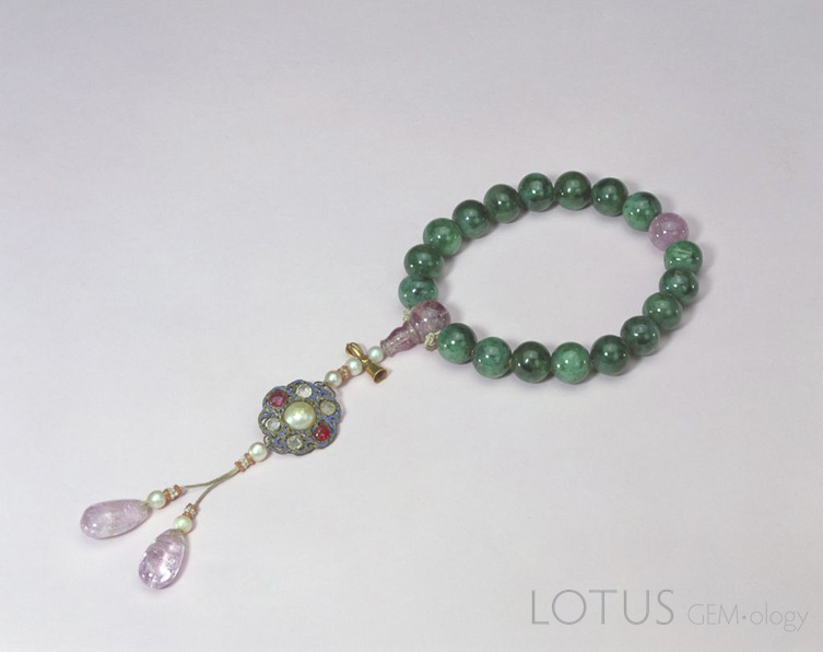 Figure 8.&nbsp;Qing fei cui &ldquo;eighteen beads&rdquo; bracelet; circumference 30 cm, bead diameter 1.2 cm. Photo: Palace Museum, Beijing, Inventory No. 故00009720.