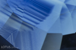 When a rutile-silk containing sapphire (such as this stone from Nigeria) is heated, the titanium from the rutile moves into solid solution in the sapphire, coloring the area around the rutile blue, creating a distinctive “ink spot” internal diffusion pattern.