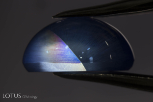 A single twin plane stands out in brilliant contrast when examined between crossed polars in this star sapphire from Sri Lanka.