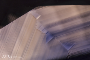 Extremely sharp angular growth zoning in a Madagascar sapphire. At times the zoning is so sharp, it created iridescence via diffraction of visible light. This is the same position,  but using light field illumination.