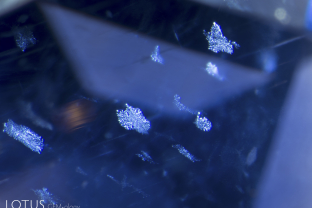Some Madagascar sapphires feature thin “lace” or “doily” like inclusions that form in a lathe-like pattern. These are often confused with similar “snowflake” like inclusions in Kashmir sapphire.