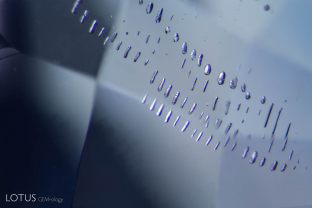 Rows of negative crystals in a Madagascar sapphire. The fact that these show no damage are strong evidence that the gem has not been heat treated.