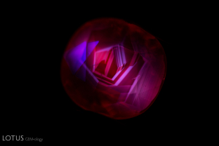 A chalky angular pattern, viewed here in shortwave UV illumination, is a strong sign of heat treatment. Many rubies from Mong Hsu, Myanmar, are heated to remove the blue zones that are often present in the natural material.