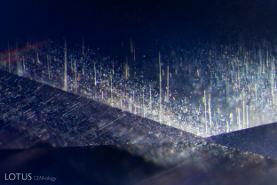 Undissolved rutile silk needles, as seen here, provide evidence that their host sapphire has not been heated at high temperatures.