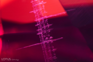 Fine dislocation needles, as pictured here, are frequently seen in spinels from Vietnam. 