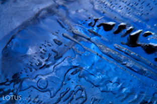One of the classic inclusions of sapphires is negative crystals. This one features a large CO2 and provides proof that the gem has not been heat treated. The heat of the microscope bulb is often enough to cause these bubbles to disappear. Cooling the specimen brings them back.