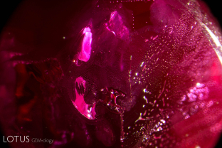 Flux-healed fissure in a heat-treated ruby from Myanmar’s Mong Hsu mines.
