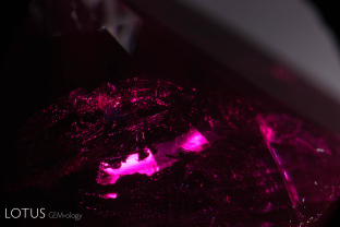 Flux-healed fissure in a heat-treated ruby from Myanmar’s Mong Hsu mines.