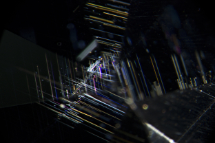 Undissolved rutile silk in a sapphire from Burma’s Mogok Stone Tract. Rutile silk in corundum forms in three directions at 60/120° in the plane of the basal pinacoid (perpendicular to the c axis).