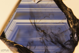 Angular growth zoning in an unheated sapphire from Mambilla, Nigeria.