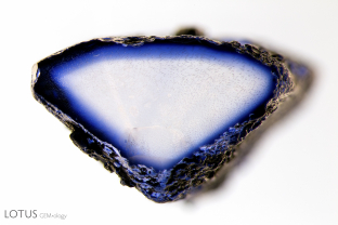 “Deep” titanium-diffused preform sliced open andn polished to reveal the depth of color penetration. Note that much of the color layer will be removed during polishing. Despite claims by manufacturers, the so-called “deep diffusion” process showed no more color penetration than that claimed in the original Linde patents, i.e. up to 0.50 mm.