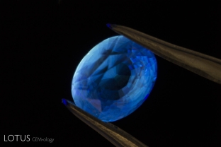 Chalky blue shortwave ultraviolet fluorescence in a heat-treated sapphire from Sri Lanka. Such chalky blue-to-green fluorescence is a strong indicator of heat treatment.