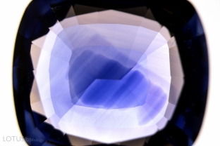 “Punsiri” zoning in a heated blue sapphire.